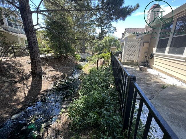 Building Photo - Two Bed Pacific Grove Condo in Gated Commu...