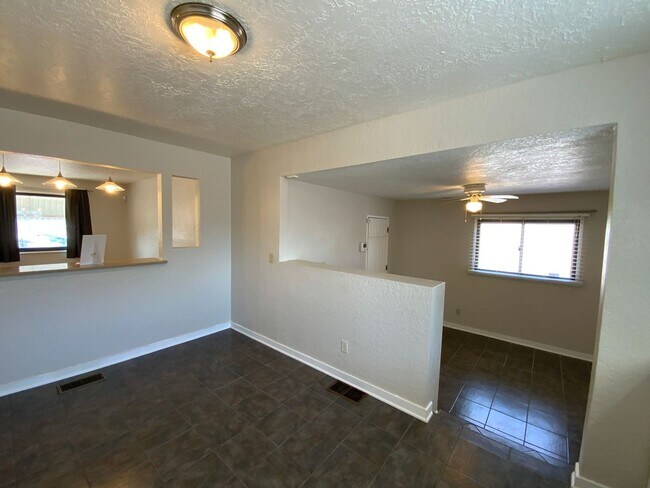 Building Photo - 3 Bedroom Single Story Home Near Gibson Bl...