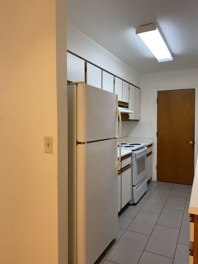 Building Photo - STUDENTS WELCOME! Sprawling Ranch Home w/ Large Fenced Yard