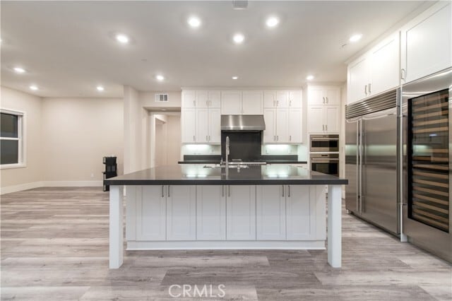 Building Photo - 55 Crater