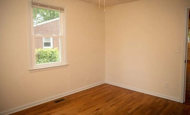 Building Photo - 1420 S Kilbourne Rd