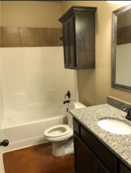 Building Photo - 1824 Post Oak Rd