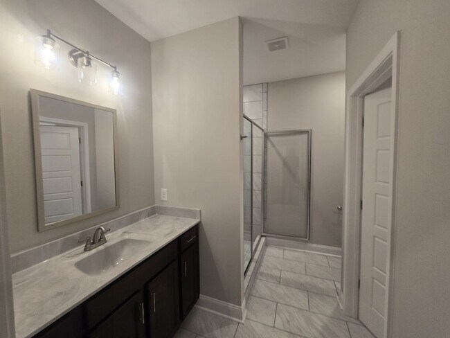 Building Photo - 1 Month Free Rent! Jasper New Construction...
