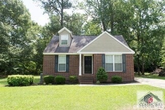 Building Photo - 1080 Maple Cir