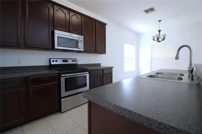 Building Photo - 16543 Cedar Run Dr