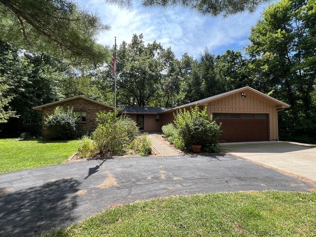 Primary Photo - Welcome to this charming 3-bedroom, 3-bath...