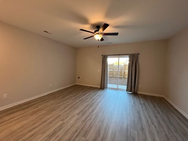 Building Photo - Stunning townhouse located in the heart of...