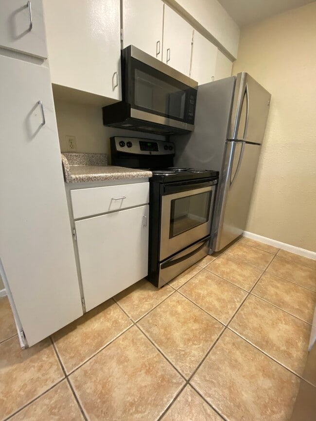 Building Photo - K002 - Pointe #61