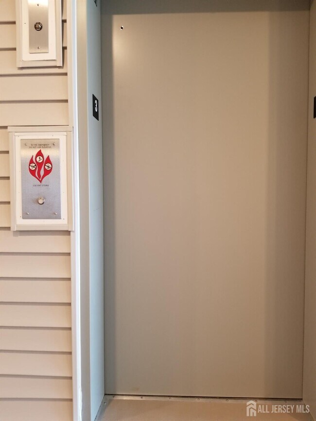 Building Photo - 932 Vanderbergh Blvd