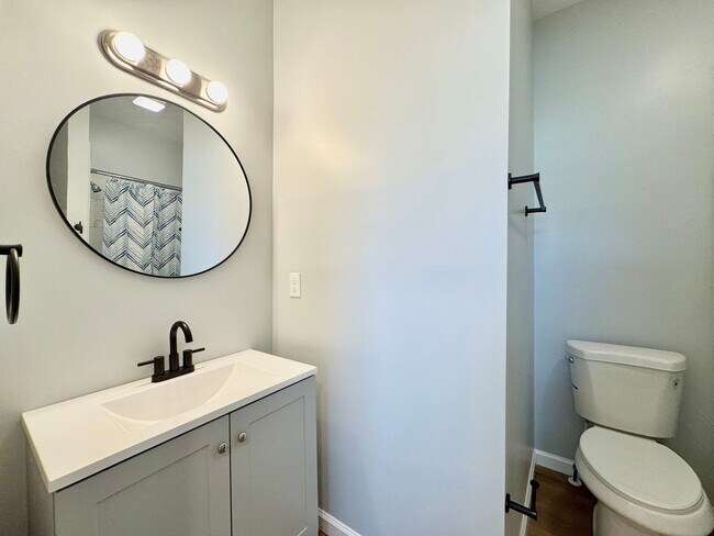 Building Photo - Your search ends here! Rent today!!