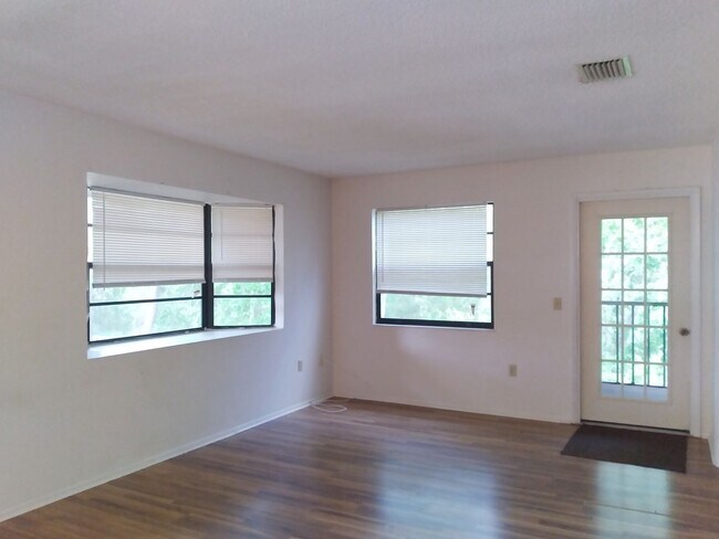 Building Photo - PRICE IMPROVEMENT!!  3/2 2nd floor Villa