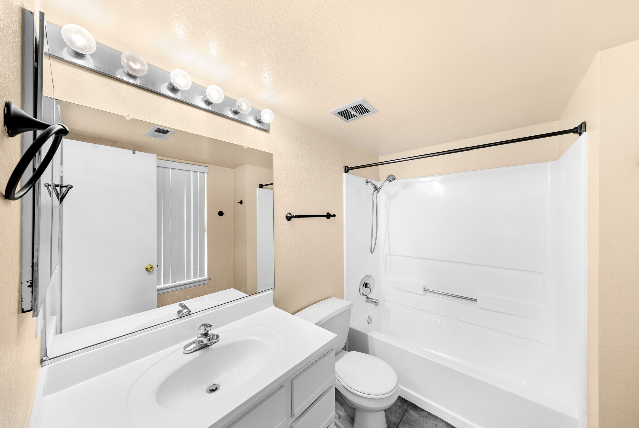 Guest Bathroom - 10655 Lemon Ave