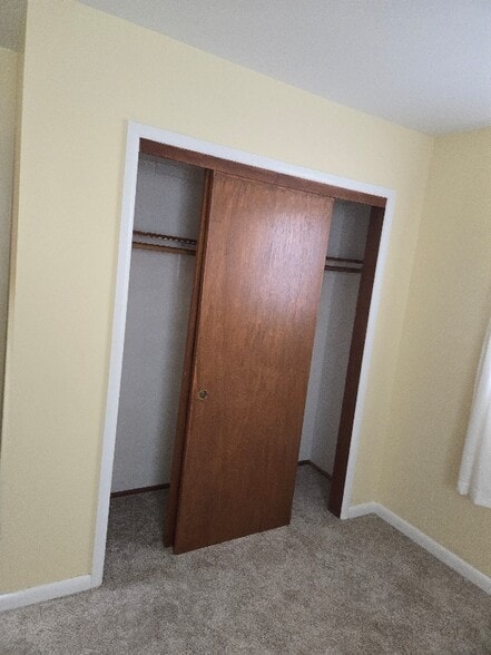 Building Photo - 1249 E Walnut St