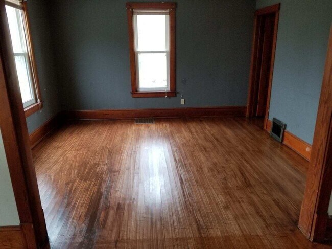 Building Photo - Private 4-Bedroom Farm Home on Large Lot with Screened Porch