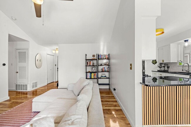 Building Photo - 6803 Castlekeep Way