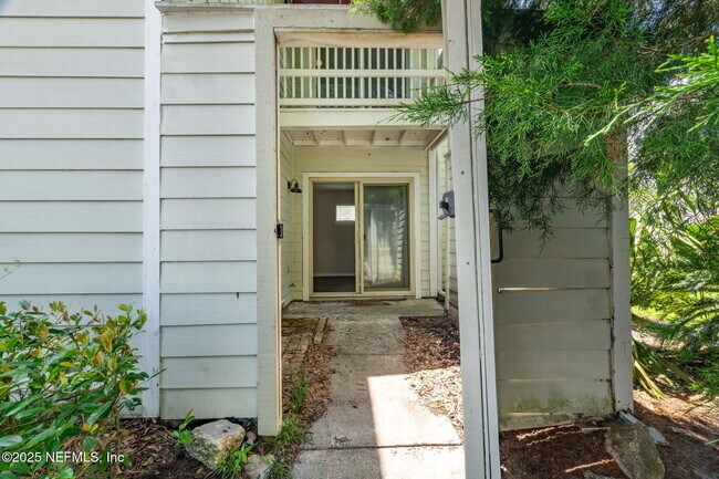 Building Photo - 2300 Twelve Oaks Dr