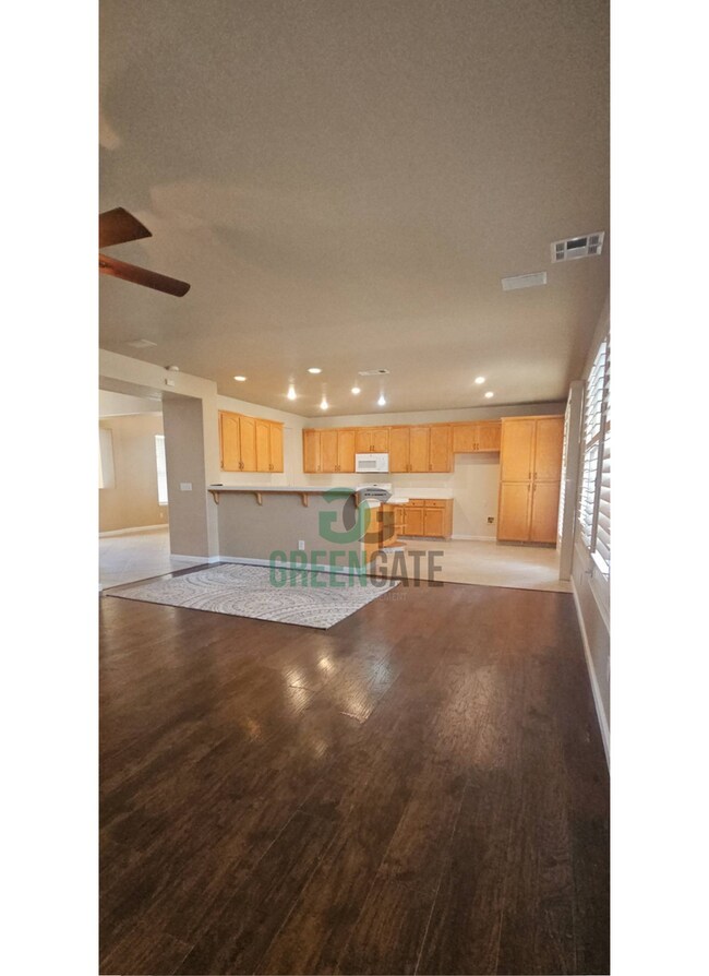 Building Photo - Spacious 4 Bedroom in Manteca!!! Ready