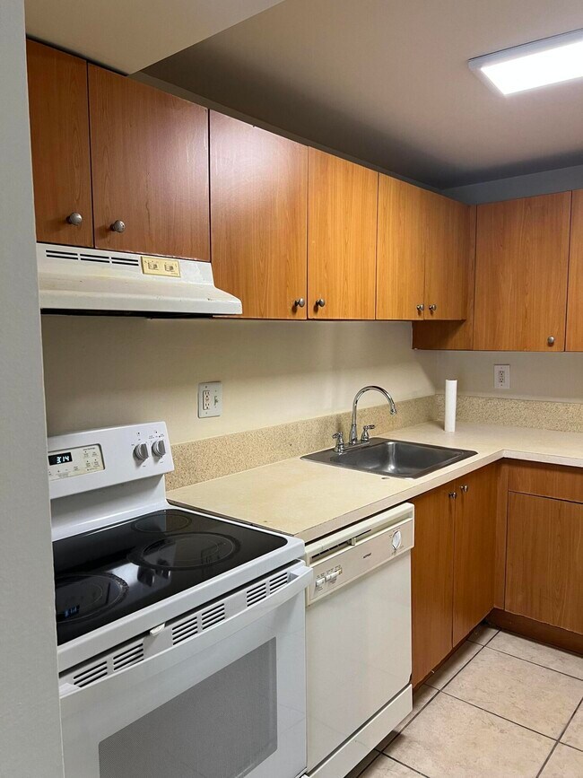 Building Photo - 411 Executive Center Dr