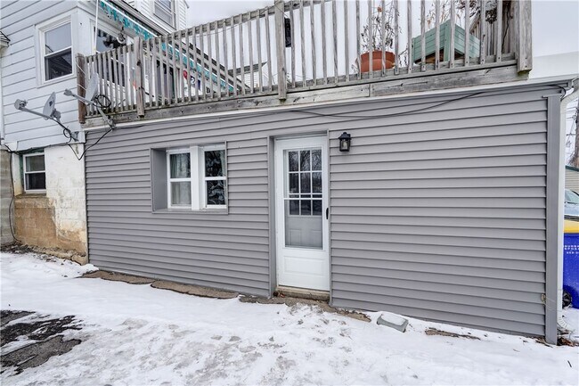 Building Photo - 1070 Gravel Rd