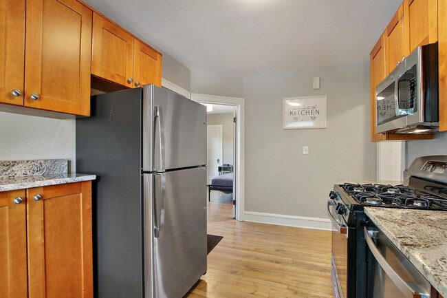 Building Photo - 915 W Pacific Ave