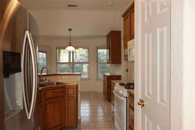 Building Photo - 3013 Parker Dr