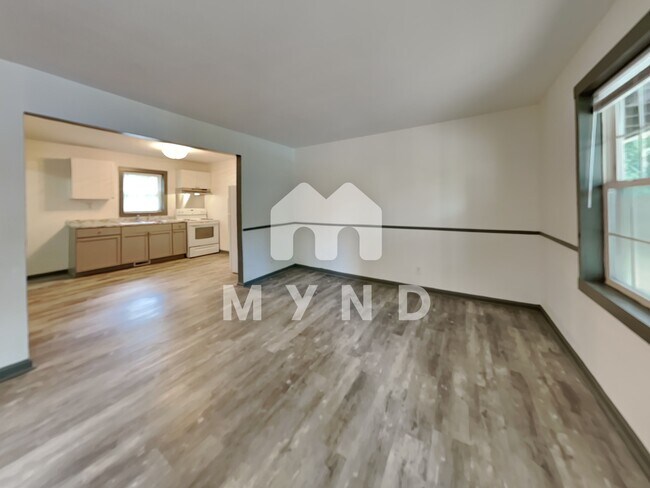 Building Photo - 1600 Poole Rd Unit B