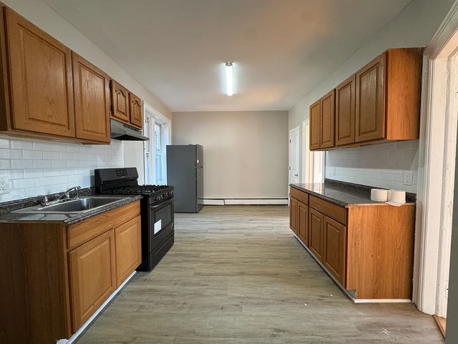 Building Photo - 576 S 11th St