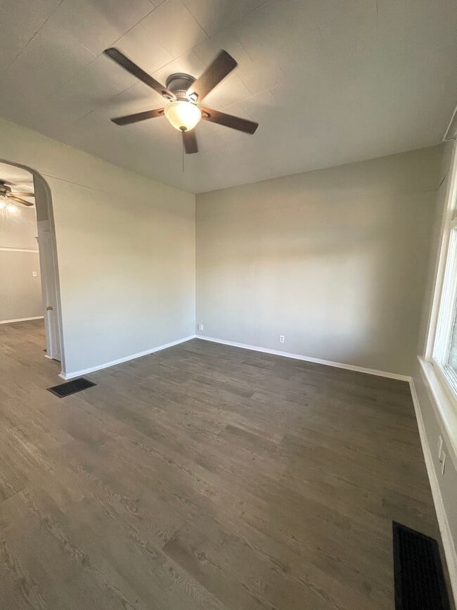 Building Photo - RENT SPECIAL: $300 off second month's rent...