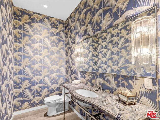 Building Photo - 1724 N Sierra Bonita Ave