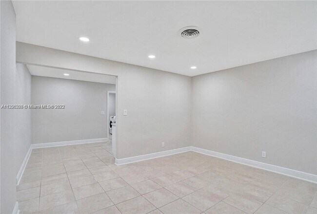 Building Photo - 9457 SW 52nd Ct