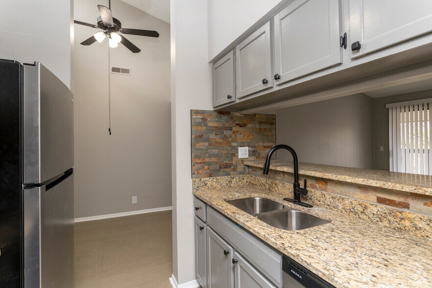 1BR, 1BA - 680SF - Reserve at the Knolls