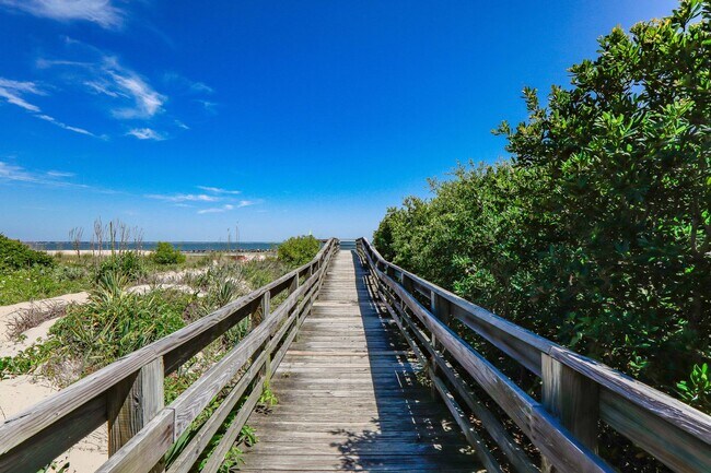 Building Photo - Beautiful Single Family Home in Willoughby Beach!!
