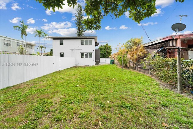 Building Photo - 2361 NW 15th St