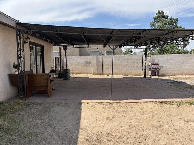Building Photo - 1140 Yerba Rd SW