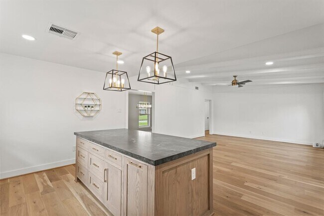 Building Photo - 1707 Imperial Crown Dr