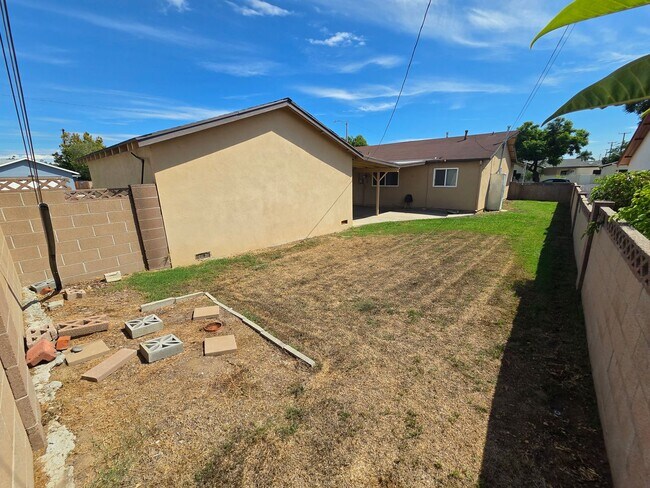 Building Photo - 15303 Fairhope Dr
