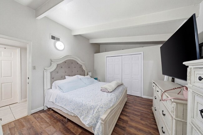 Building Photo - 4102 Sherwood Ln