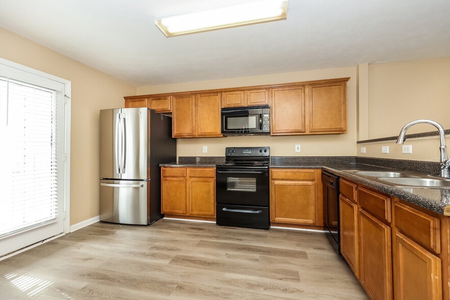 Building Photo - 8034 Logan Dr