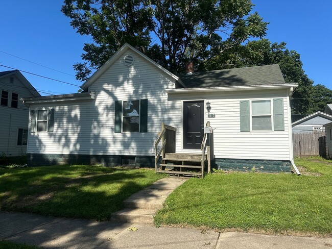 Primary Photo - 3-Bedroom Home near Downtown Bloomington!
