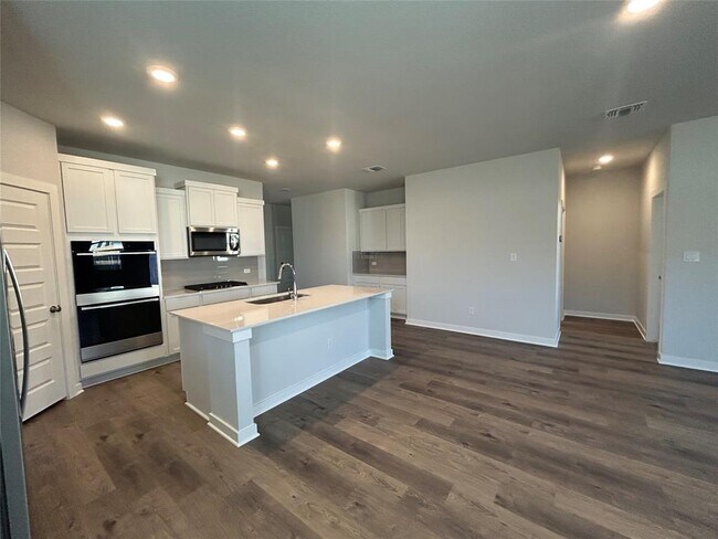 Building Photo - 2423 Ekvall Dr