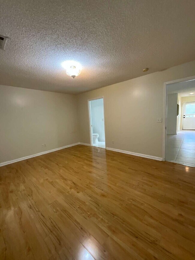 Building Photo - ALL Utilities Included