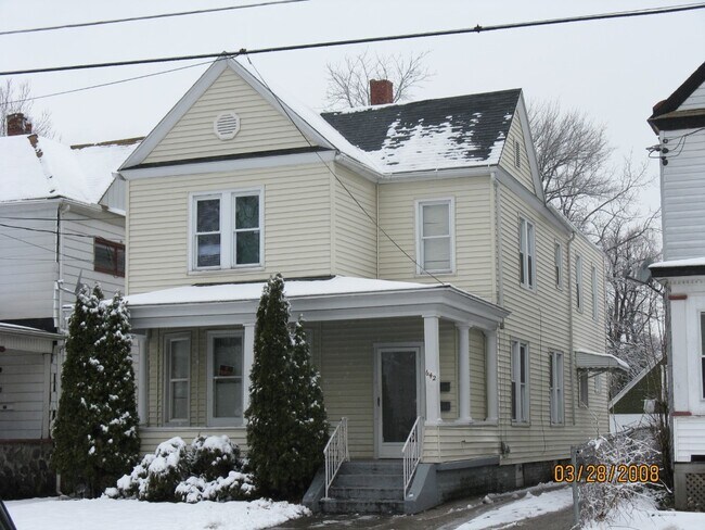 Primary Photo - 642 E 7th St
