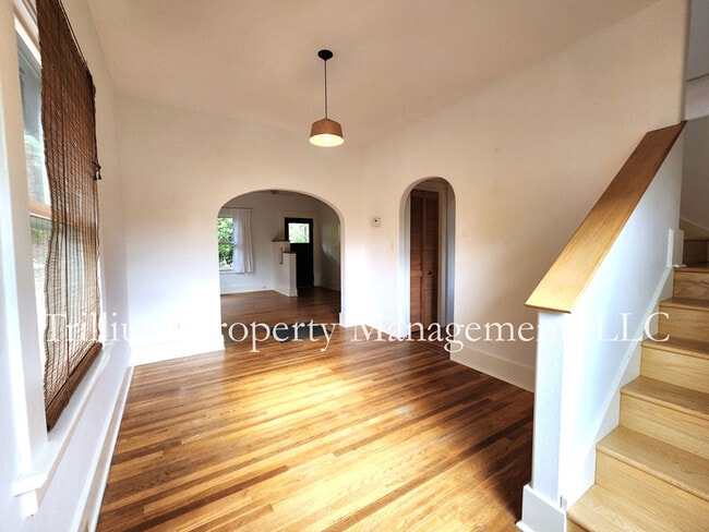 Building Photo - 4542 NE 32nd Pl