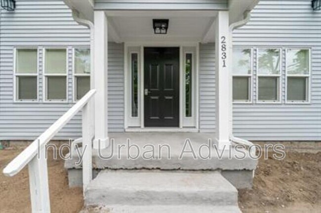 Building Photo - 2831 N Kenwood Ave