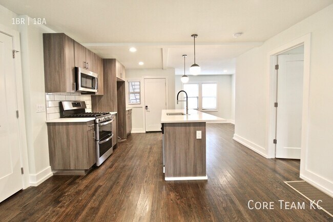 Building Photo - 4315 Roanoke Pkwy