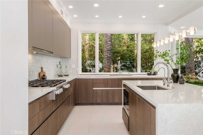 Building Photo - 1756 Clear View Dr