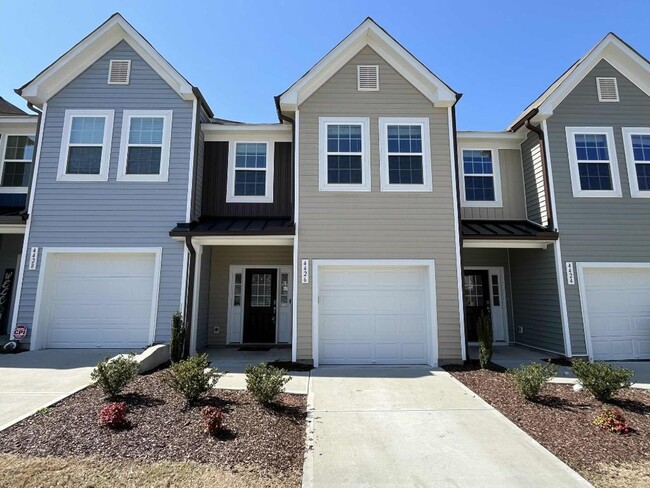 Primary Photo - Stunning 3BD, 3BA Raleigh Townhome in an H...