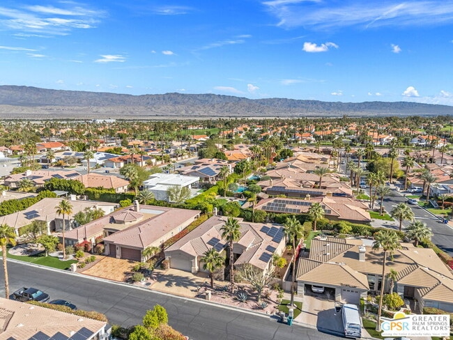 Building Photo - 4 Hillcrest Dr