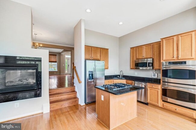 Building Photo - 2440 Battery Hill Cir