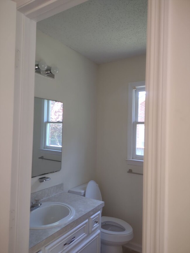 Building Photo - Wonderful Three Bedroom Home in Northeast ...